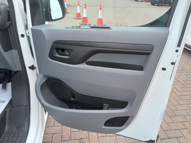 2021 Peugeot Expert 1200 1.5 Bluehdi 100 Professional Van (NV21OHH) Image 24
