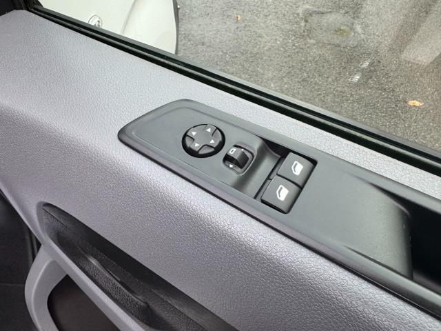 2021 Peugeot Expert 1000  L1 1.5 Bluehdi 100 Professional Van EURO 6 (NV21OXW) Image 19