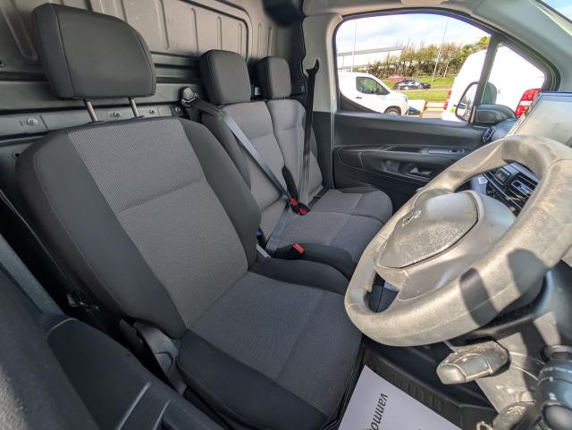 2021 Peugeot Partner 1000 1.5 Bluehdi 100 Professional Van (NV21OYP) Image 16
