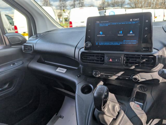 2021 Peugeot Partner 1000 1.5 Bluehdi 100 Professional Van (NV21OYP) Image 27