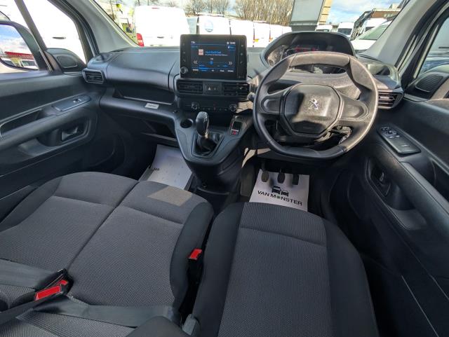 2021 Peugeot Partner 1000 1.5 Bluehdi 100 Professional Van (NV21OYP) Image 17