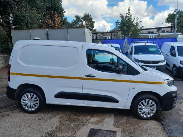 2021 Peugeot Partner 1000 1.5 Bluehdi 100 Professional Van (NV21RXO) Image 8