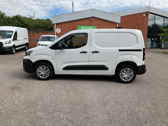 2021 Peugeot Partner 1000 1.5 Bluehdi 100 Professional Van (NV21RYG) Image 6
