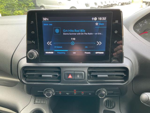 2021 Peugeot Partner 1000 1.5 Bluehdi 100 Professional Van (NV21RYG) Image 18