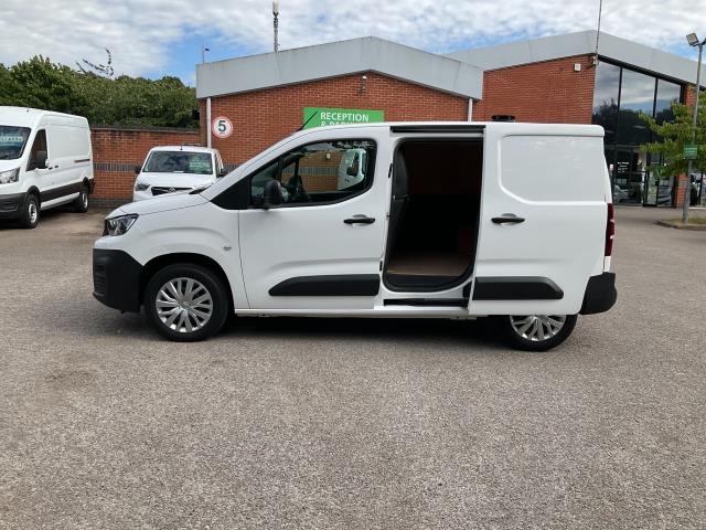 2021 Peugeot Partner 1000 1.5 Bluehdi 100 Professional Van (NV21RYG) Image 8