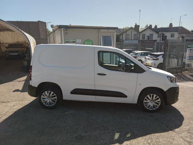 2021 Peugeot Partner 1000 1.5 Bluehdi 100 Professional Van (NV21RYJ) Image 8