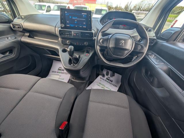 2021 Peugeot Partner 1000 1.5 Bluehdi 100 Professional Van (NV21RYX) Image 17