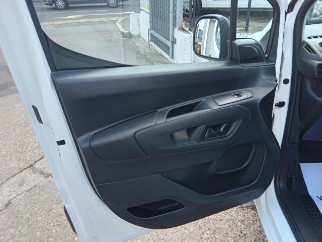 2021 Peugeot Partner 1000 1.5 Bluehdi 100 Professional Van (NV21RZC) Image 16