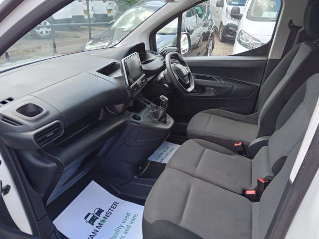 2021 Peugeot Partner 1000 1.5 Bluehdi 100 Professional Van (NV21RZC) Image 13