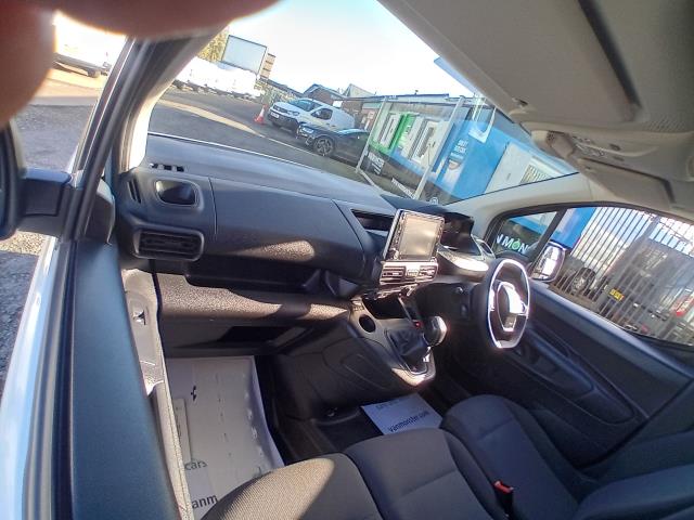 2021 Peugeot Partner 1000 1.5 Bluehdi 100 Professional Van (NV21TUW) Image 38