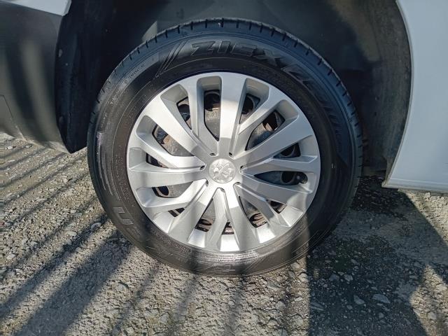 2021 Peugeot Partner 1000 1.5 Bluehdi 100 Professional Van (NV21TUW) Image 13