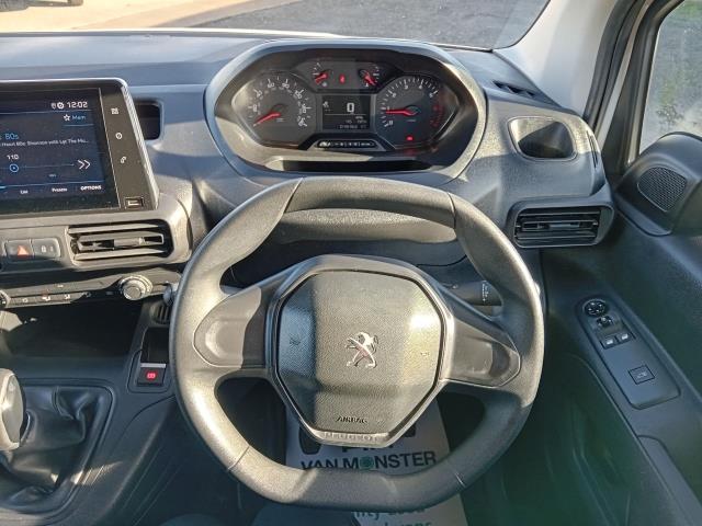 2021 Peugeot Partner 1000 1.5 Bluehdi 100 Professional Van (NV21TUW) Image 28