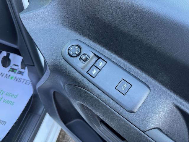 2021 Peugeot Partner 1000 1.5 Bluehdi 100 Professional Van EURO 6 (NV21TVD) Image 19
