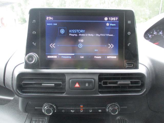2021 Peugeot Partner 1000 1.5 Bluehdi 100 Professional Van (NV21UJL) Image 21