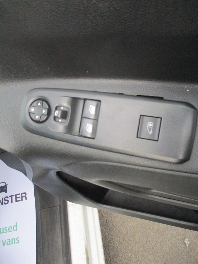 2021 Peugeot Partner 1000 1.5 Bluehdi 100 Grip Van (NV21UKJ) Image 17