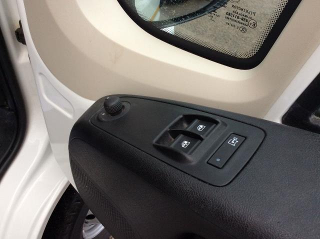 2021 Peugeot Boxer 2.2 Bluehdi H2 S Van 140Ps (Welfare Van) (LIMITED 68MPH) (NV21VWK) Image 41