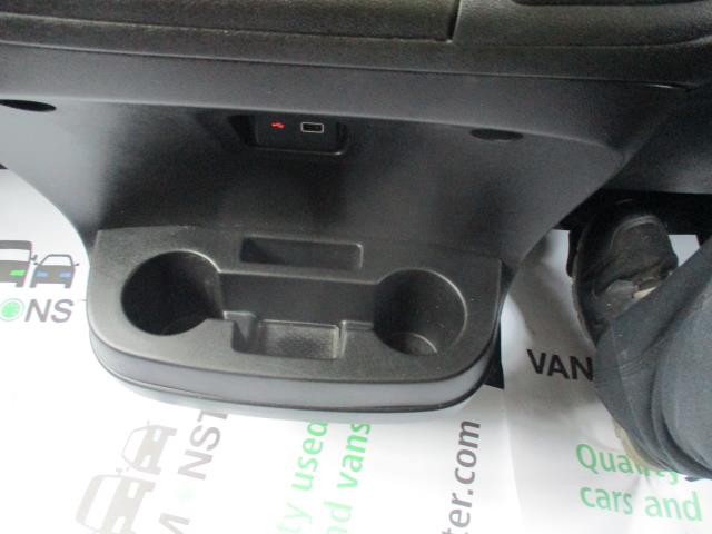 2021 Peugeot Boxer 2.2 BlueHDi 335 S 5dr L3 H2 Welfare Van Euro 6 (140 PS)(s/s) (NV21VWX) Image 28