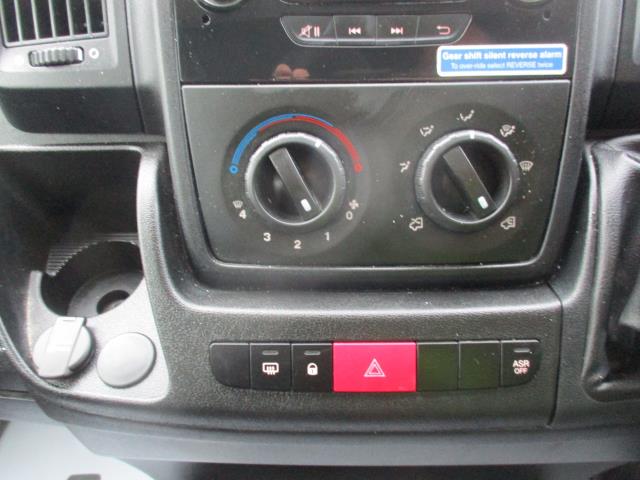 2021 Peugeot Boxer 2.2 BlueHDi 335 S 5dr L3 H2 Welfare Van Euro 6 (140 PS)(s/s) (NV21VWX) Image 26