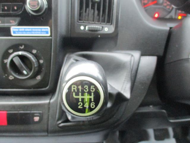 2021 Peugeot Boxer 2.2 BlueHDi 335 S 5dr L3 H2 Welfare Van Euro 6 (140 PS)(s/s) (NV21VWX) Image 27