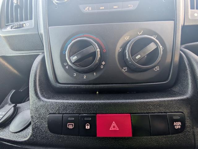 2021 Peugeot Boxer 2.2 BlueHDi 335 S 5dr L3 H2 Welfare Van Euro 6 (140 PS)(s/s) (NV21VXA) Image 27