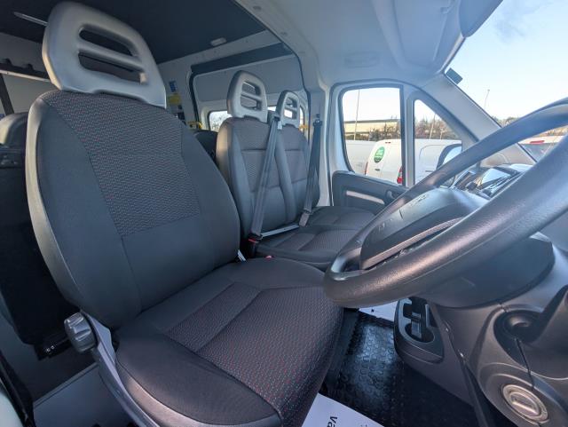 2021 Peugeot Boxer 2.2 BlueHDi 335 S 5dr L3 H2 Welfare Van Euro 6 (140 PS)(s/s) (NV21VXA) Image 17