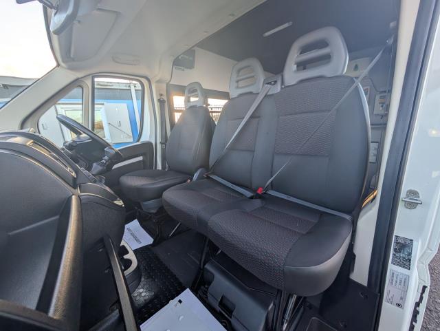 2021 Peugeot Boxer 2.2 BlueHDi 335 S 5dr L3 H2 Welfare Van Euro 6 (140 PS)(s/s) (NV21VXA) Image 18