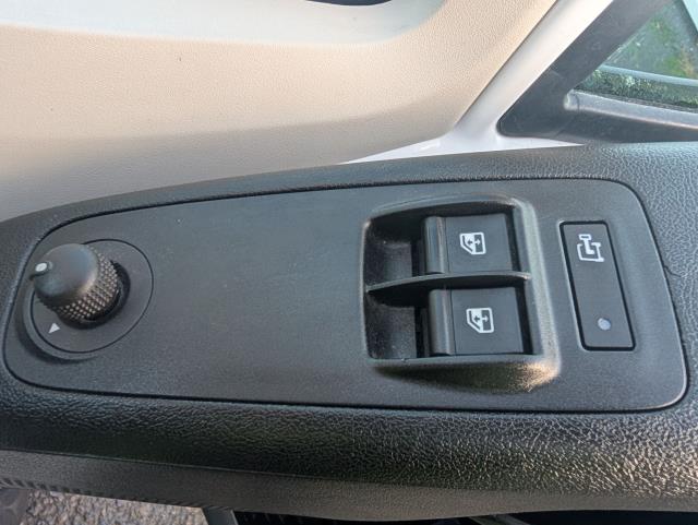 2021 Peugeot Boxer 2.2 BlueHDi 335 S 5dr L3 H2 Welfare Van Euro 6 (140 PS)(s/s) (NV21VXA) Image 19