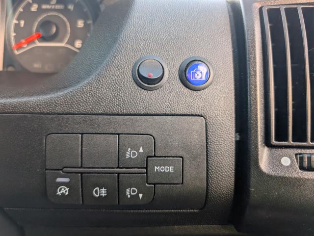 2021 Peugeot Boxer 2.2 BlueHDi 335 S 5dr L3 H2 Welfare Van Euro 6 (140 PS)(s/s) (NV21VXA) Image 21