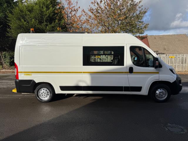 2021 Peugeot Boxer 2.2 Bluehdi H2 S Van 140Ps Welfare Van *70 MPH Restricted (NV21VXN) Image 10