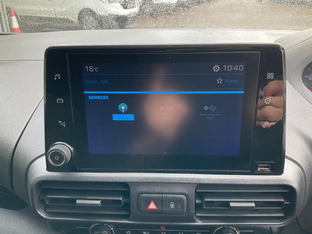 2021 Peugeot Partner 1000 1.5 Bluehdi 100 Professional Van (NV21WLR) Image 18