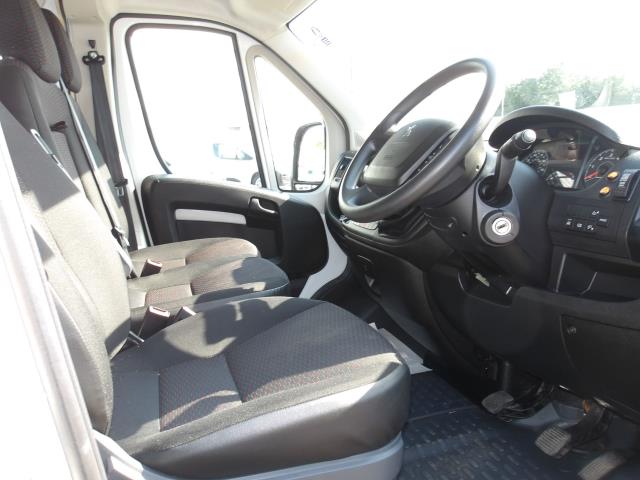 2021 Peugeot Boxer 2.2 Bluehdi H2 Professional Van 140Ps Welfare Van (NV21YTZ) Image 26