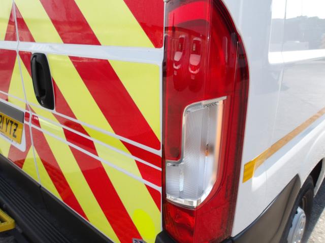 2021 Peugeot Boxer 2.2 Bluehdi H2 Professional Van 140Ps Welfare Van (NV21YTZ) Image 13
