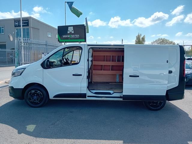2022 Renault Trafic LL30 L2 H1 BLUE DCI 130PS BUSINESS  EURO 6 (NV22HMY) Image 10