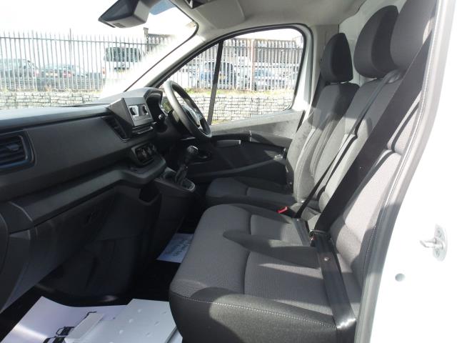 2022 Renault Trafic Ll30 Blue Dci 130 Business Van (NV22NGG) Image 16