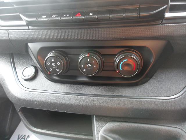 2022 Renault Trafic Ll30 Blue Dci 130 Business Van (NV22NGG) Image 29