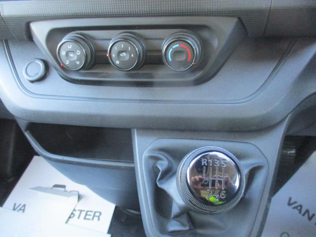 2022 Renault Trafic Ll30 Blue Dci 130 Business Van (NV22NHB) Image 24
