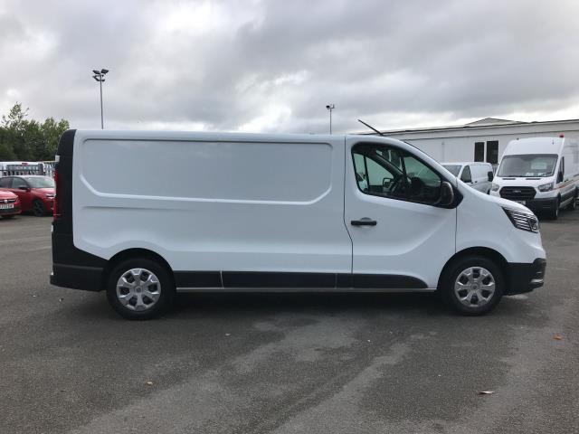 2022 Renault Trafic Ll30 Blue Dci 130 Business Van (NV22NHG) Image 13