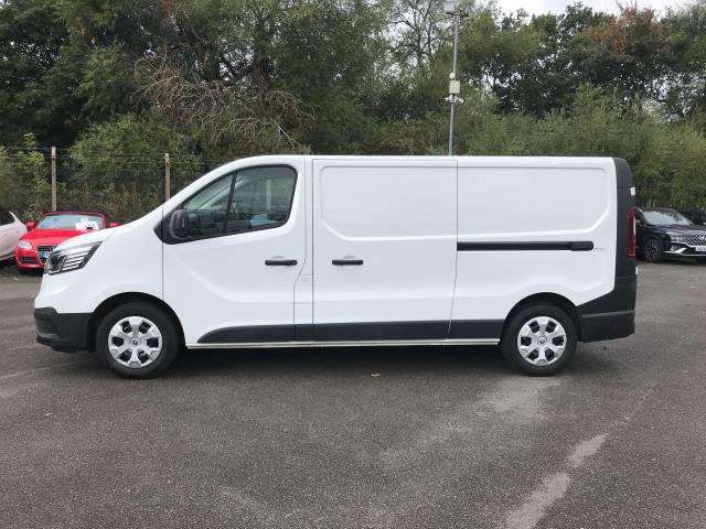 2022 Renault Trafic Ll30 Blue Dci 130 Business Van (NV22NHG) Image 5