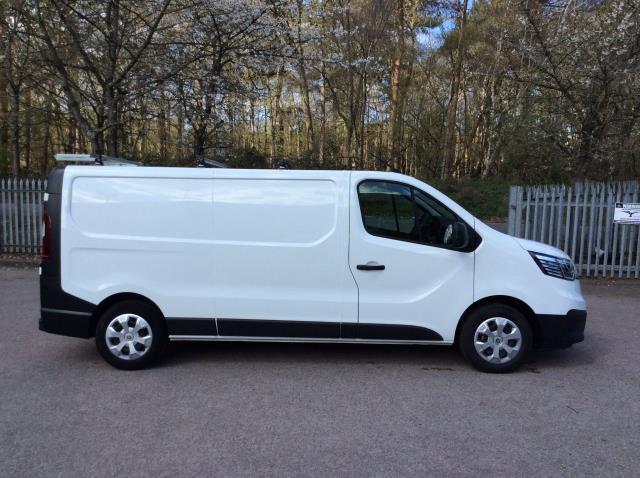 2022 Renault Trafic Ll30 Blue Dci 130 Business Van (NV22NHJ) Image 18