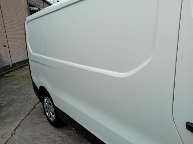 2022 Renault Trafic LL30 L2 H1 BLUE DCI 130PS BUSINESS  EURO 6 (NV22NJZ) Image 8