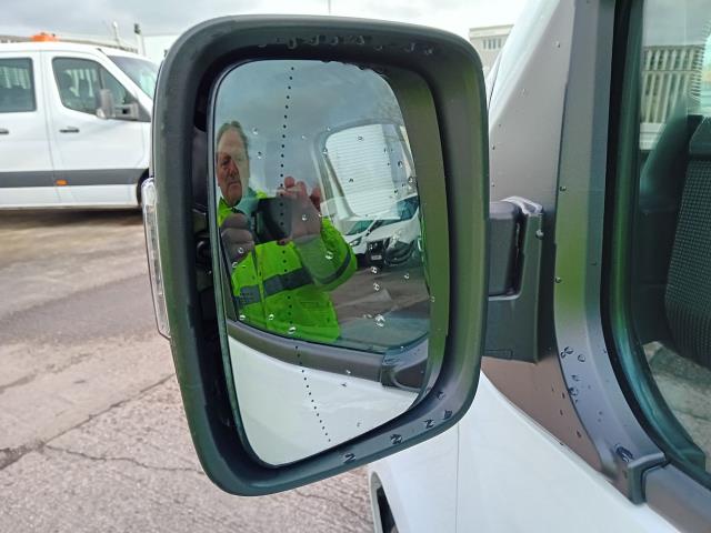 2022 Renault Trafic LL30 L2 H1 BLUE DCI 130PS BUSINESS  EURO 6 (NV22NJZ) Image 38