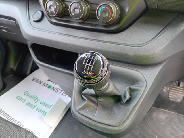 2022 Renault Trafic LL30 L2 H1 BLUE DCI 130PS BUSINESS  EURO 6 (NV22NJZ) Image 16