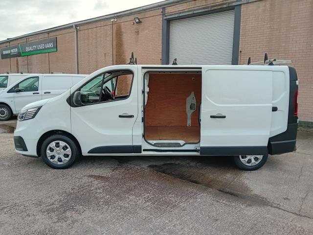 2022 Renault Trafic LL30 L2 H1 BLUE DCI 130PS BUSINESS  EURO 6 (NV22NJZ) Image 10