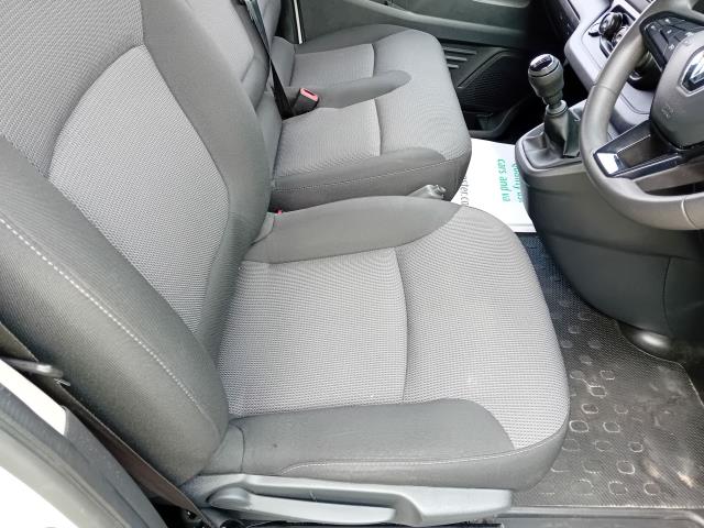 2022 Renault Trafic LL30 L2 H1 BLUE DCI 130PS BUSINESS  EURO 6 (NV22NJZ) Image 13