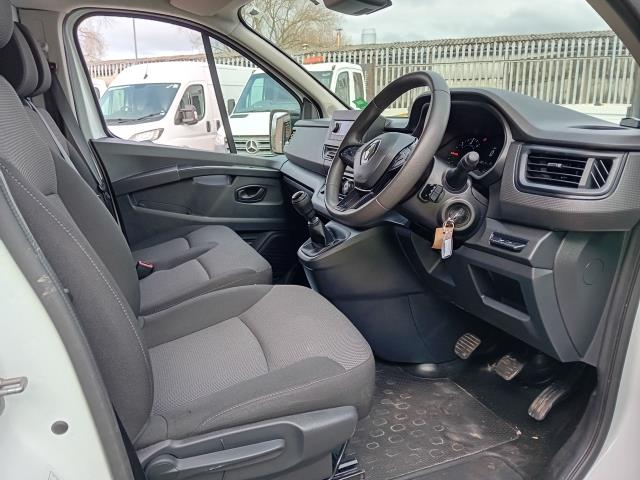 2022 Renault Trafic LL30 L2 H1 BLUE DCI 130PS BUSINESS  EURO 6 (NV22NJZ) Image 21