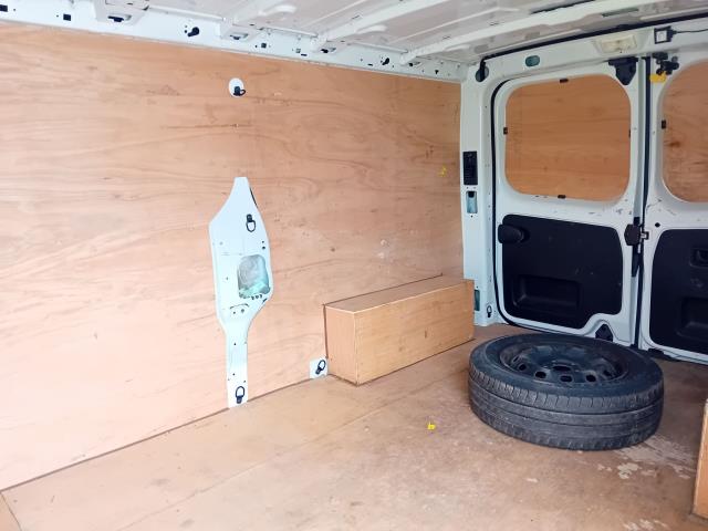 2022 Renault Trafic LL30 L2 H1 BLUE DCI 130PS BUSINESS  EURO 6 (NV22NJZ) Image 12