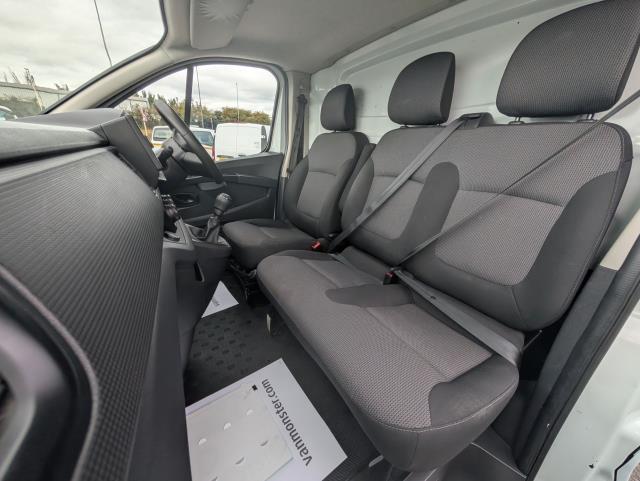 2022 Renault Trafic Ll30 Blue Dci 130 Business Van (NV22NKE) Image 12