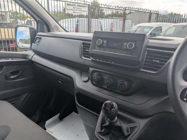 2022 Renault Trafic Ll30 Blue Dci 130 Business Van (NV22NKE) Image 23