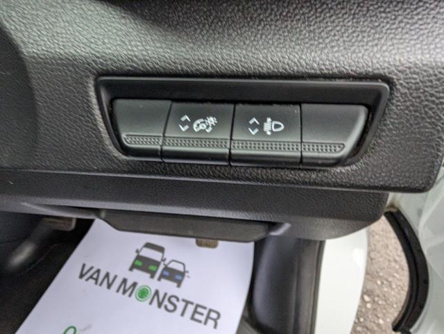2022 Renault Trafic Ll30 Blue Dci 130 Business Van (NV22SXL) Image 19