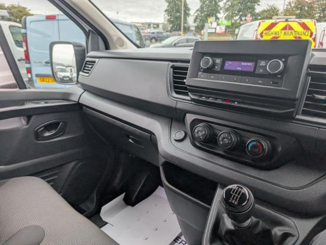 2022 Renault Trafic Ll30 Blue Dci 130 Business Van (NV22SXL) Image 30